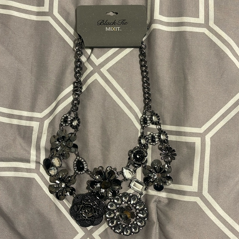 Woman’s necklace new with tags